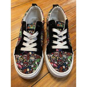Nintendo Ground Up Super Mario Bros Sneakers Size‎ 2